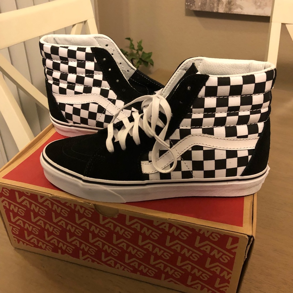 Brand new never worn Vans sk8 hi’s checker size 8